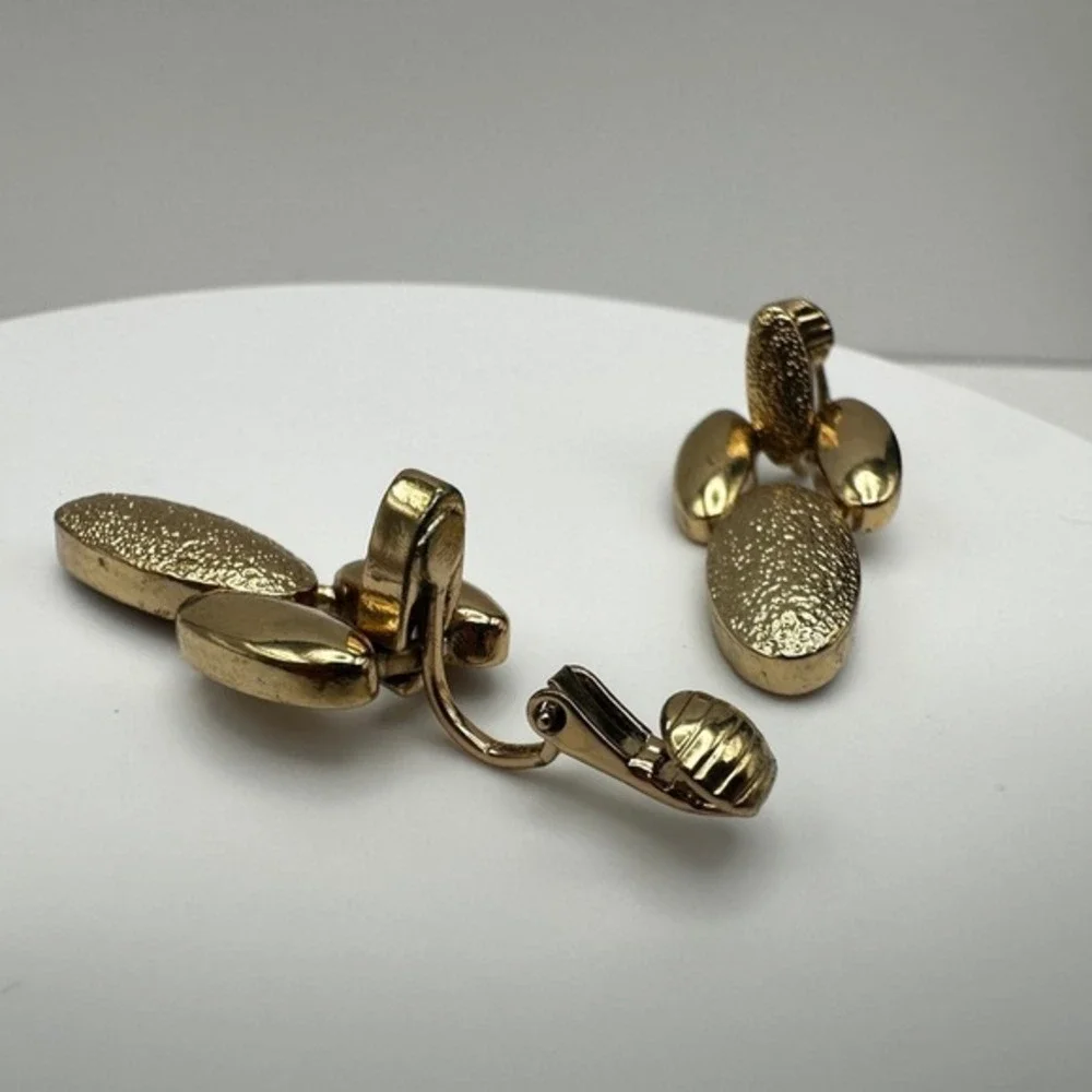 Vintage 80s 90s Gold Tone Textured Oval Drop Clip On Earrings‎ Fashion Jewelry